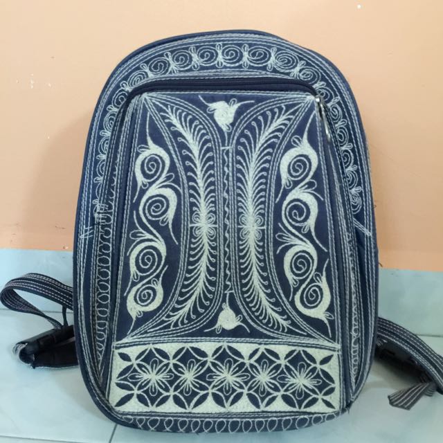 Solid Aztec Bag pack (Category: Cross-body Bags) located in Singapore. Submitted by floatingplatform (Listing ID 56596100, Image 3). Description: .