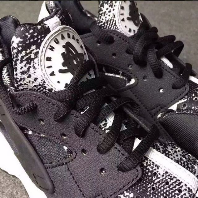 NIKE AIR HUARACHE SNAKESKIN AUTHENTIC