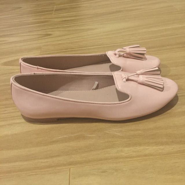 light pink flat shoes