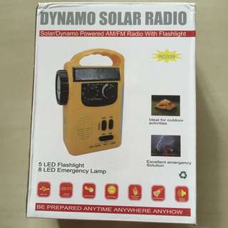 Dynamo Solar AM/FM Radio with flashlight