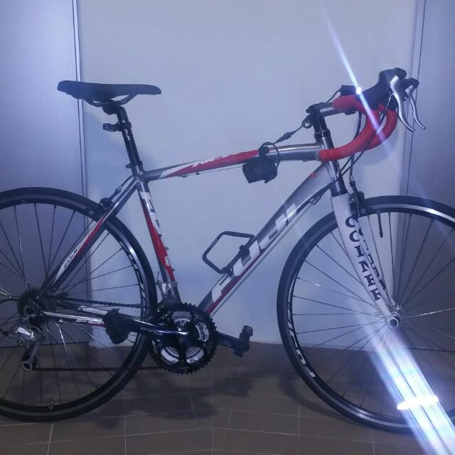 fuji 2.0 road bike
