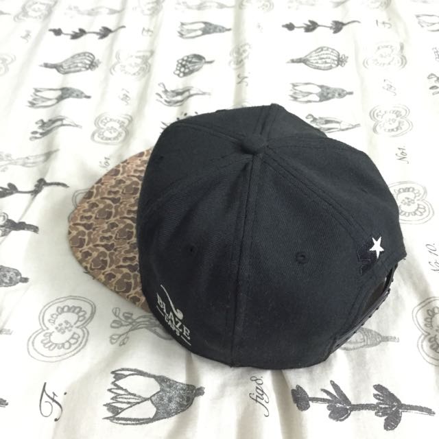 Starter Snapback (Category: Cap & Hats) located in Puchong. Submitted by 30point8_ (Listing ID 57398943, Image 2). Description: .