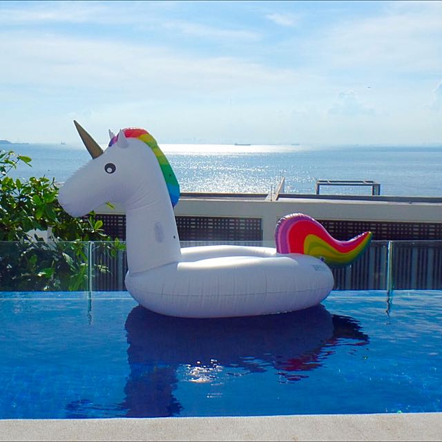 LARGE UNICORN FLOAT (Category: Everything Else) located in Singapore. Submitted by nataliedarleneyeo (Listing ID 57533837, Image 1). Description: .