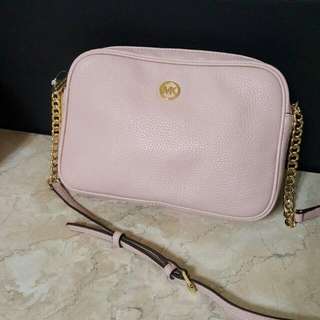 Michael Kors 粉色皮革金鍊斜背包