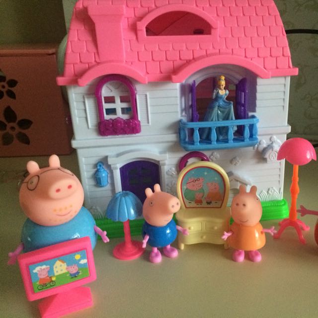 Peppa Pig Family And Their House 
