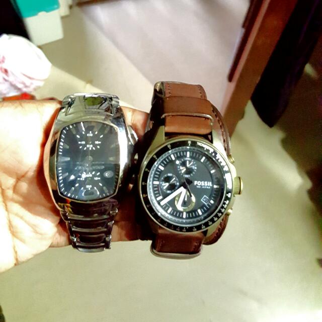 Fossil police watch new arrivals