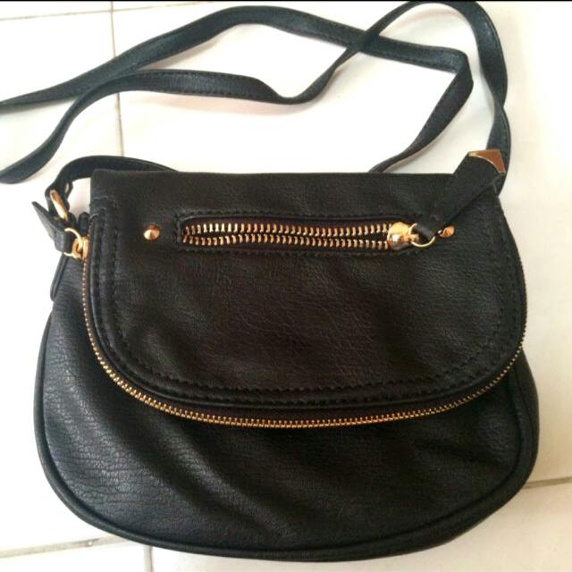 Aldo sling bag black top