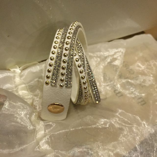 Bracelet (Category: Bracelets) located in Singapore. Submitted by milo_van (Listing ID 57787808, Image 2). Description: .
