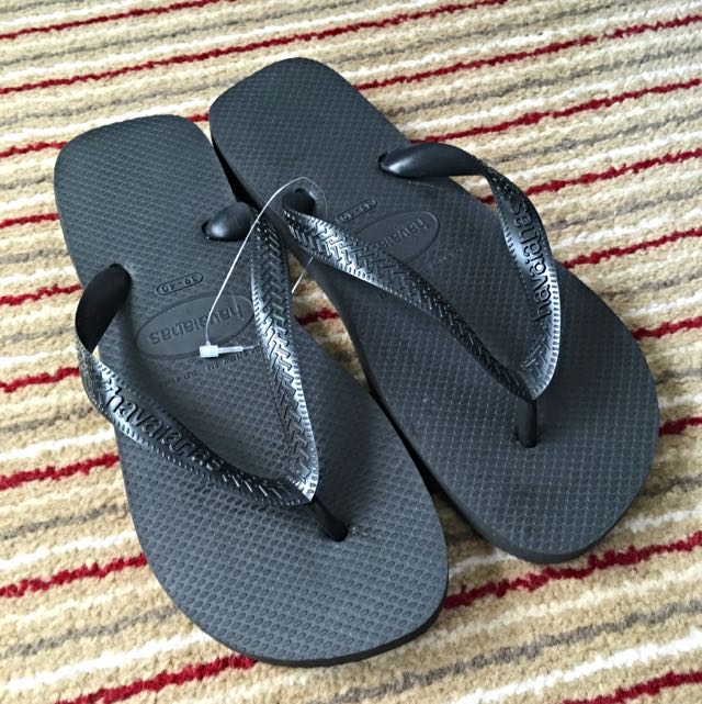 plain black havaianas