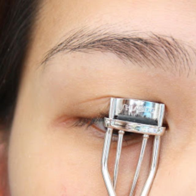 shiseido mini eyelash curler