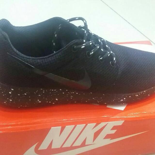 buy nike casual shoes