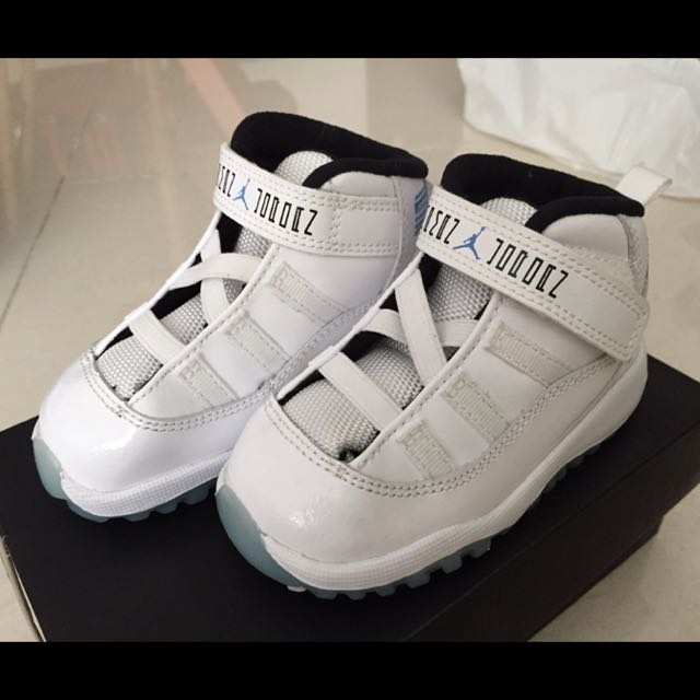 Nike Jordan 11 Retro - White / Legend 