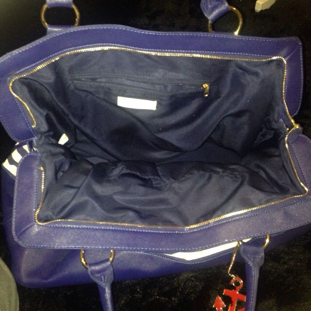 Peter alexander overnight bag hotsell