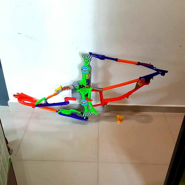 hot wheels roto arm revolution