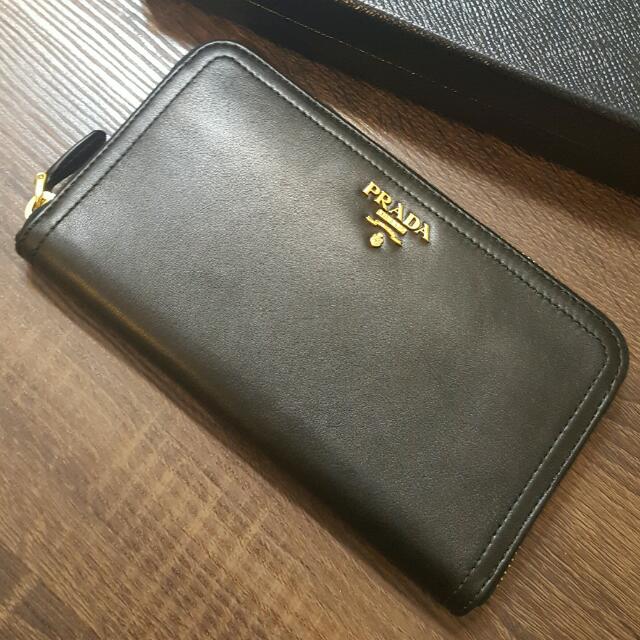 Prada wallet on chain saffiano leather, Women's Fashion, Bags & Wallets,  Purses & Pouches on Carousell