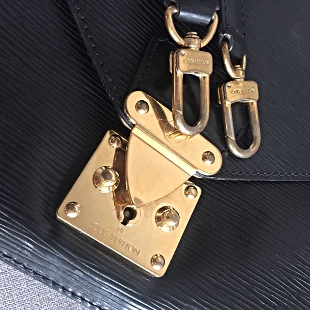 Authentic Magnetic Louis Vuitton 18x 14.4 x 6.5 inch - Depop