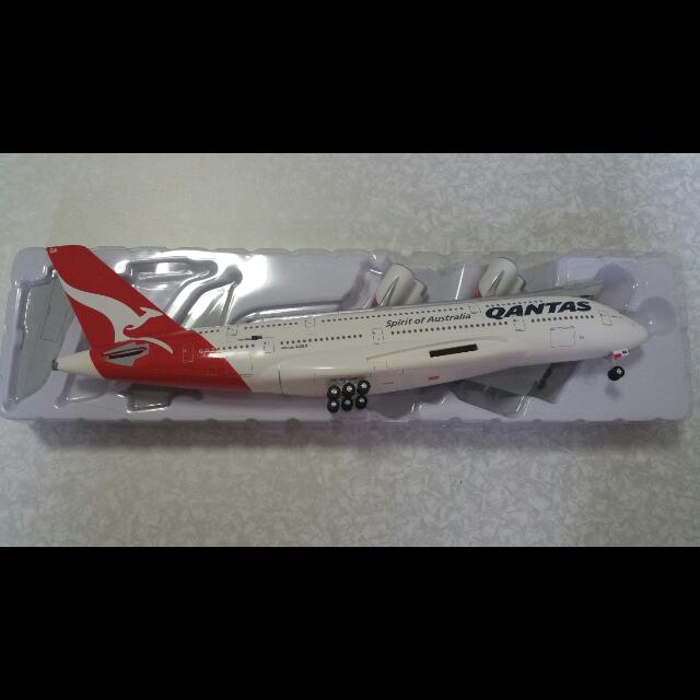 toy qantas plane