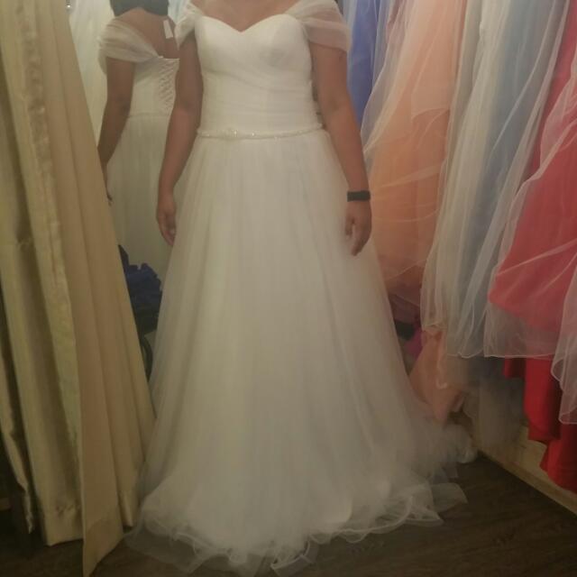 Brand New Customised Wedding Gown FOR SALE OR RENT, Women's Fashion