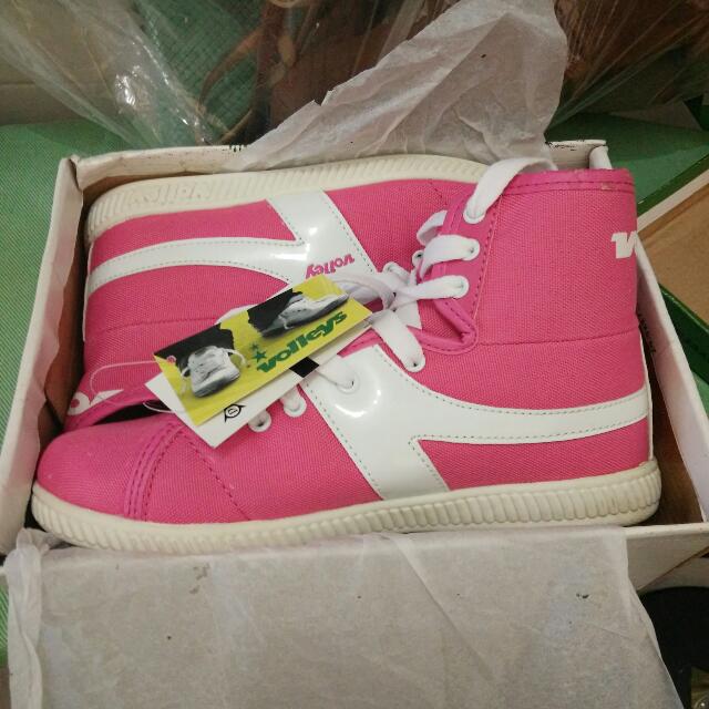 Pink dunlop volleys on sale