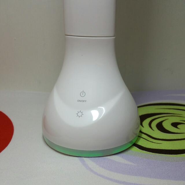 LED台燈 （分類：燈飾）位於 Hong Kong。 由 secondhand_life 提交（商品編號 58622263，圖片 3）。簡介： 。