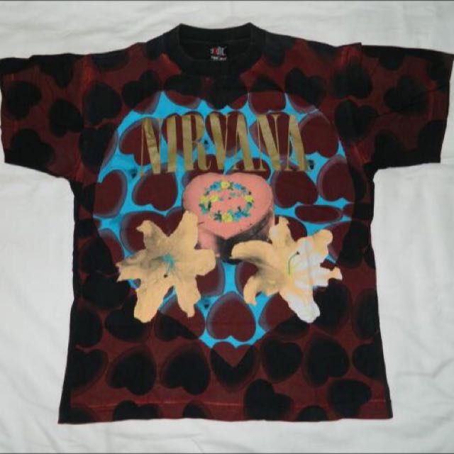 Nirvana shape. Nirvana Shaped. Футболка Нирвана из 90-х. Винтажная одежда Нирвана. Nirvana Heart-Shaped Box.