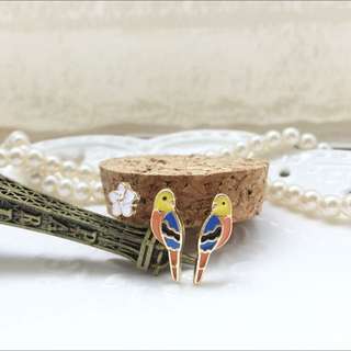 日本 三件套鸚鵡搭小花耳環超值組 3色 耳針款