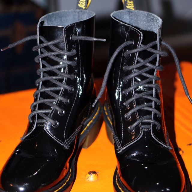 dr martens womens size 10