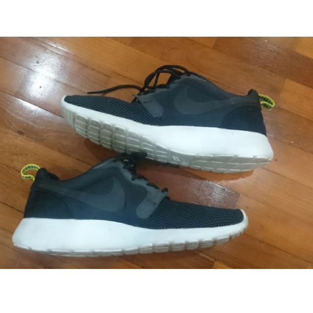 NIKE ROSHE RUNS [HYPERFUSE BLACK LIMITED EDITION] [US 9.5], Men's Fashion  on Carousell