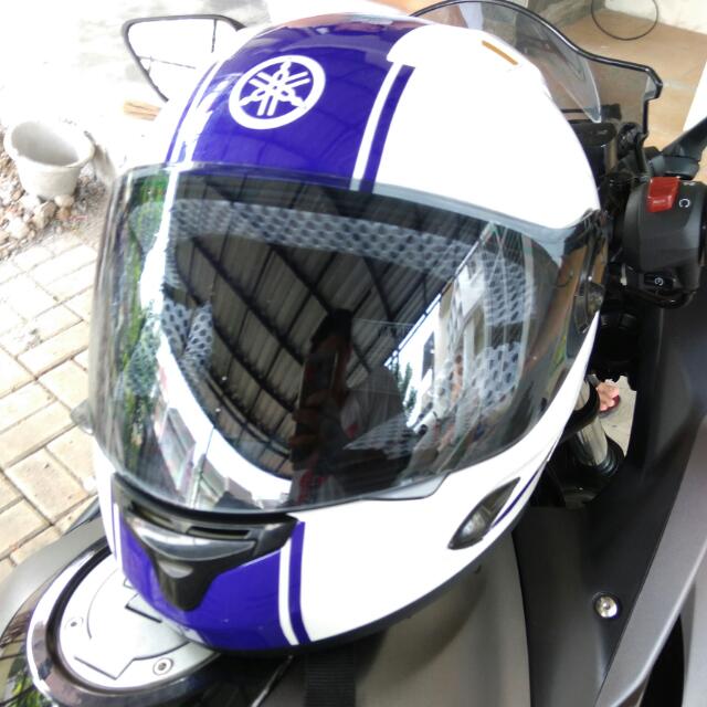 Helm r25 store