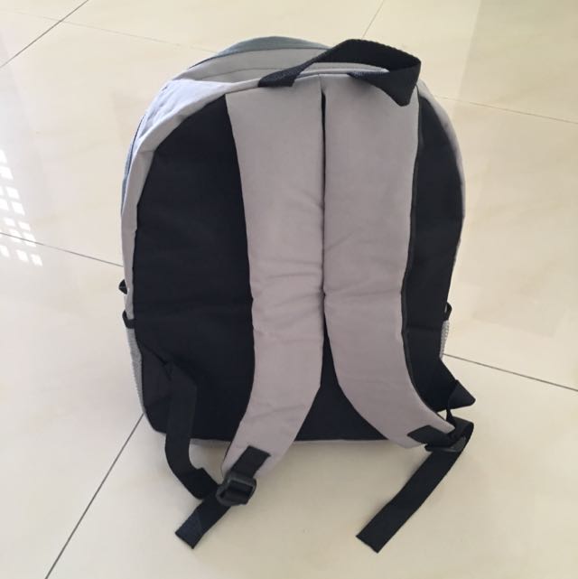 Normal Backpack (Category: Water Sports) located in Ayer Keroh. Submitted by nicholas0914 (Listing ID 59201018, Image 3). Description: Up for sale is a normal backpack. It has 3 zipper compartments and 2 compartments without zipper. Condition: 10/10 (never use before).