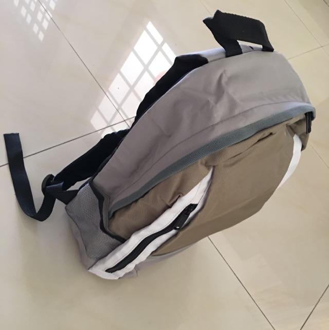 Normal Backpack (Category: Water Sports) located in Ayer Keroh. Submitted by nicholas0914 (Listing ID 59201018, Image 2). Description: Up for sale is a normal backpack. It has 3 zipper compartments and 2 compartments without zipper. Condition: 10/10 (never use before).