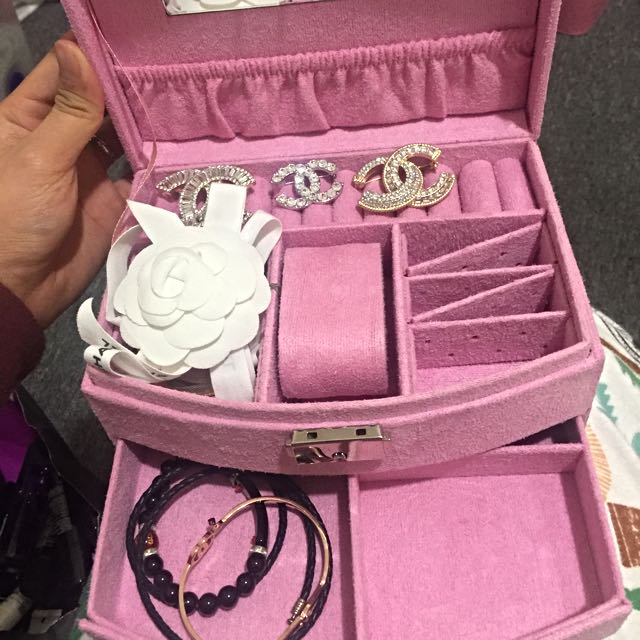 (Category: ) located in . Submitted by ezycarebear (Listing ID 127834933, Image 1). Description: .