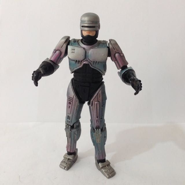Robocop (Category: Toy Figures) located in Singapore. Submitted by gallery7 (Listing ID 59280382, Image 2). Description: .