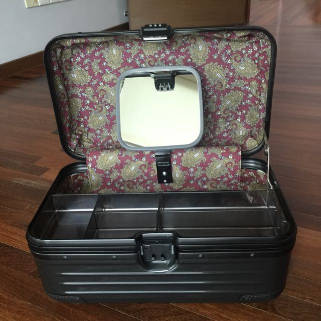 rimowa beauty case discontinued