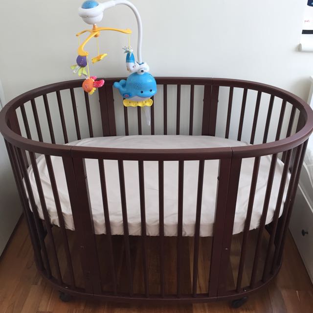 stokke crib walnut