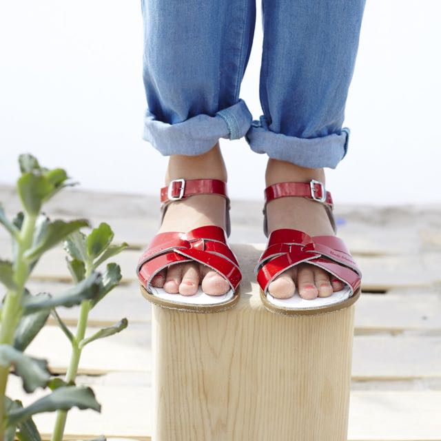 saltwater sandals candy red