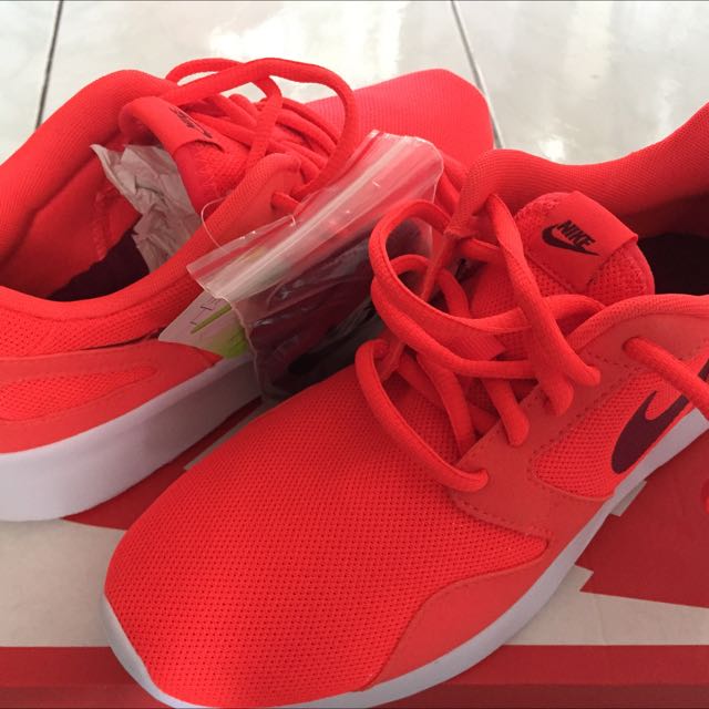 nike red shoes women