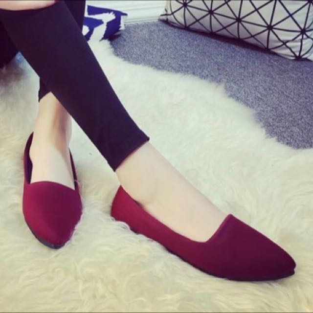 Maroon Flats, Women's Fashion, Footwear, Flats on Carousell