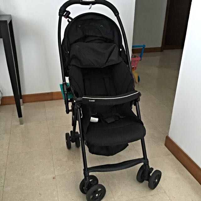 combi lightweight stroller