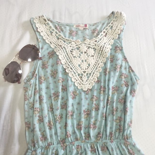 Fox East Village Floral Dress In Mint Women S Fashion On Carousell