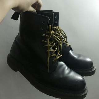 Dr.Martens 基本款8孔