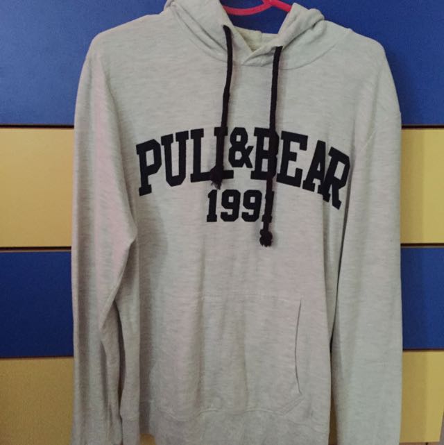 Pull And Bear Pullover (Category: Coats, Jackets and Outerwear) located in Singapore. Submitted by showsomesupport (Listing ID 60238745, Image 1). Description: .