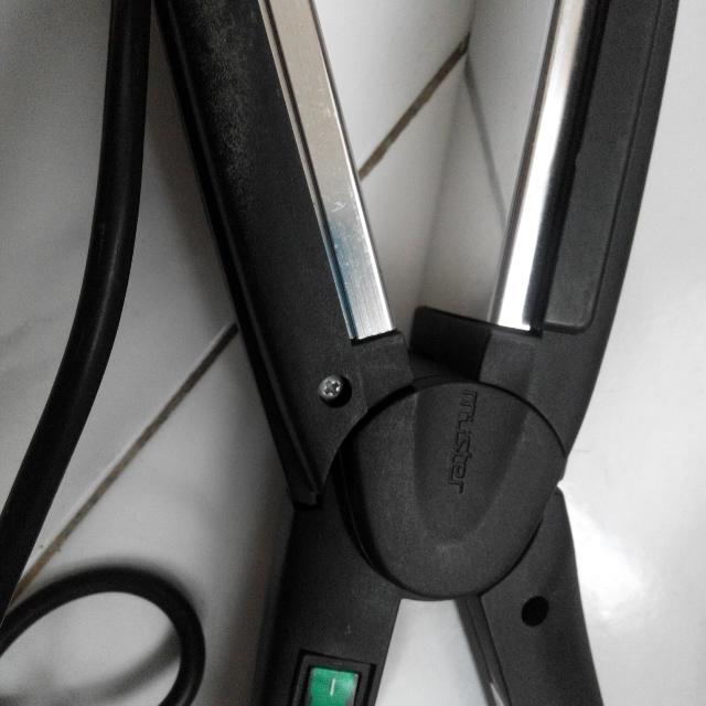 muster hair straightener