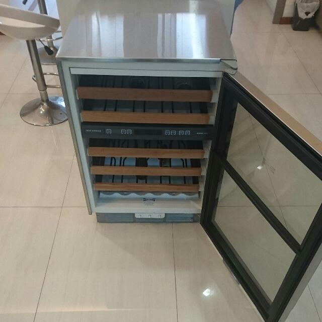 Subzero Wine Fridge Refrigerator Model 424 Free Delivery, TV & Home