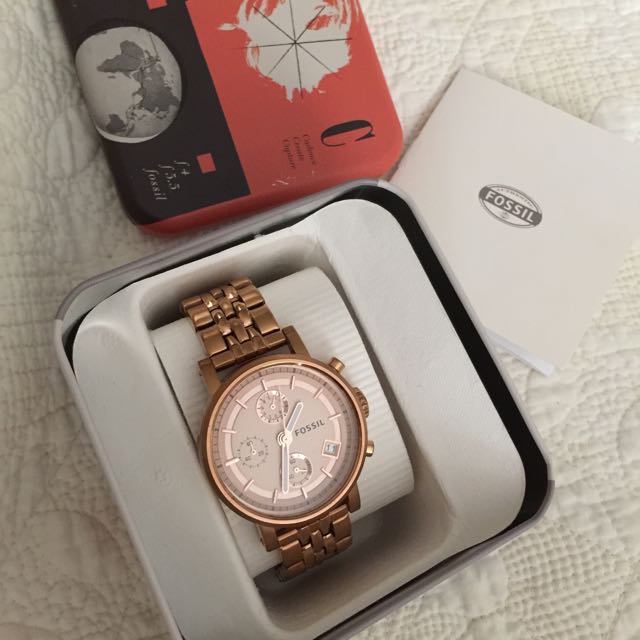 Fossil Women S Boyfriend Chronograph Watch Rose Gold Women S Fashion On Carousell
