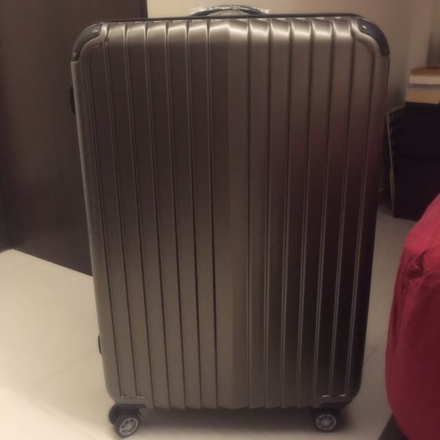 i går Diagnose inaktive Hush Puppies 29'' Luggage, Everything Else on Carousell