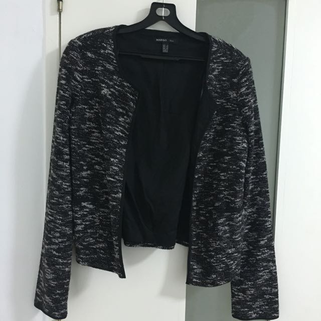Mango Light Jacket (Category: Coats, Jackets and Outerwear) located in Singapore. Submitted by shop_noww (Listing ID 60619500, Image 1). Description: .