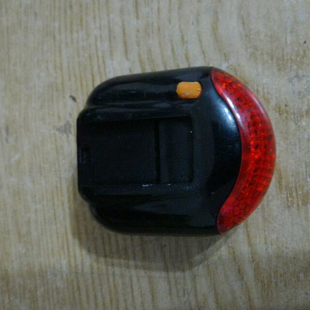 Led Light (Category: Mounts & Holders) located in Singapore. Submitted by ryanbalan (Listing ID 60729894, Image 2). Description: .