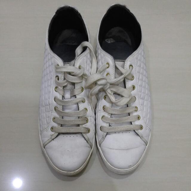 Sneakers Sepatu Zara Size 42 Original Men S Fashion On Carousell