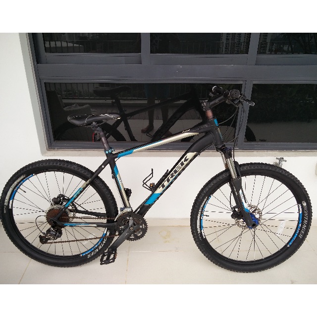 black trek mountain bike